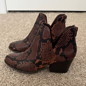 SO Snakeskin Pattern Ankle Booties
